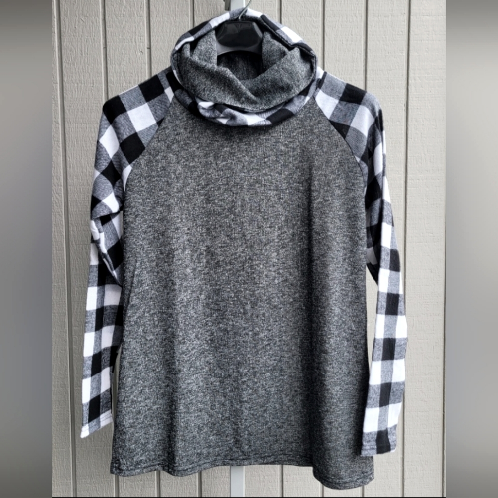 Checkered Cowl Neck NEW Medium grey, black, white long sleeves